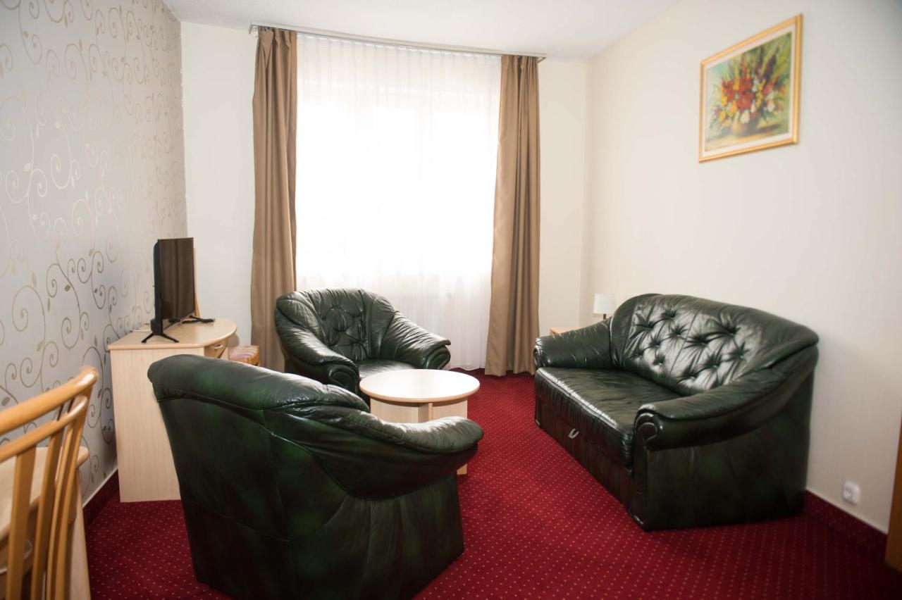 Hozam Wellness és Apartman Szolnok Esterno foto