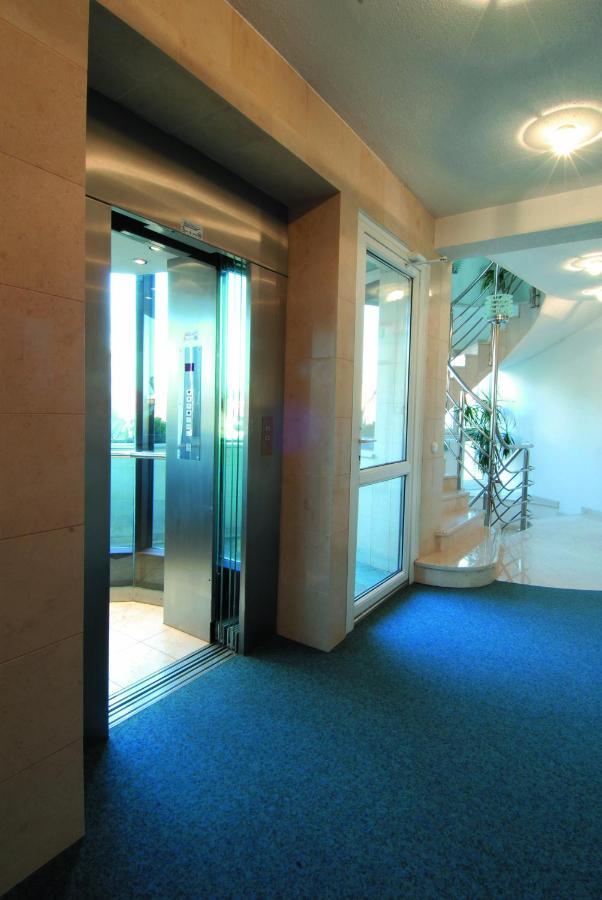 Hozam Wellness és Apartman Szolnok Esterno foto